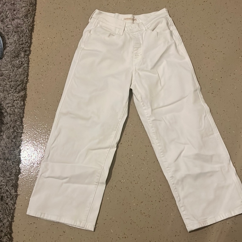 High rise /Straight leg Levi jeans.
